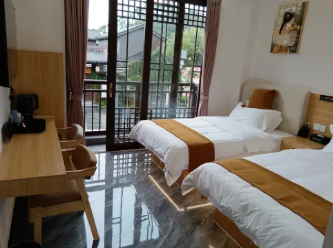 Royal Courtyard Homestay