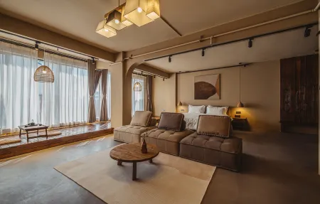 Dongxing Jinhuilong Meisu (Port Branch) Отели рядом с достопримечательностью «Chen Mansion»