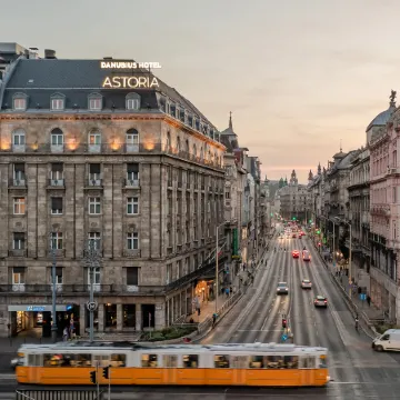 Danubius Hotel Astoria City Center Отели рядом с достопримечательностью «Мост Эржебет»