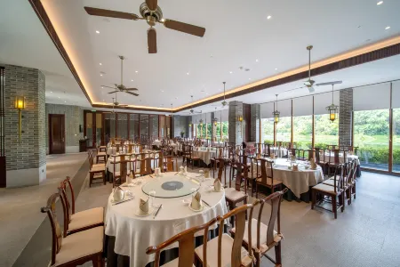 Yunfu Xinxing Chanquan Resort Hotel Отели в г. Синьсин