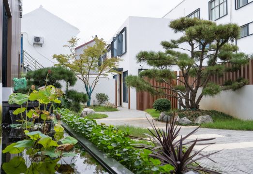 Floral Hotel·Banyi Tang Hotel