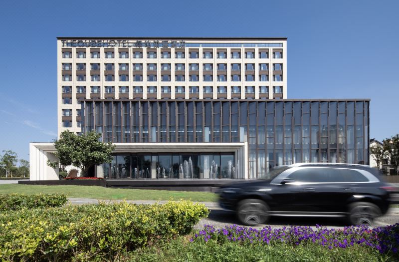 The qube Hotel