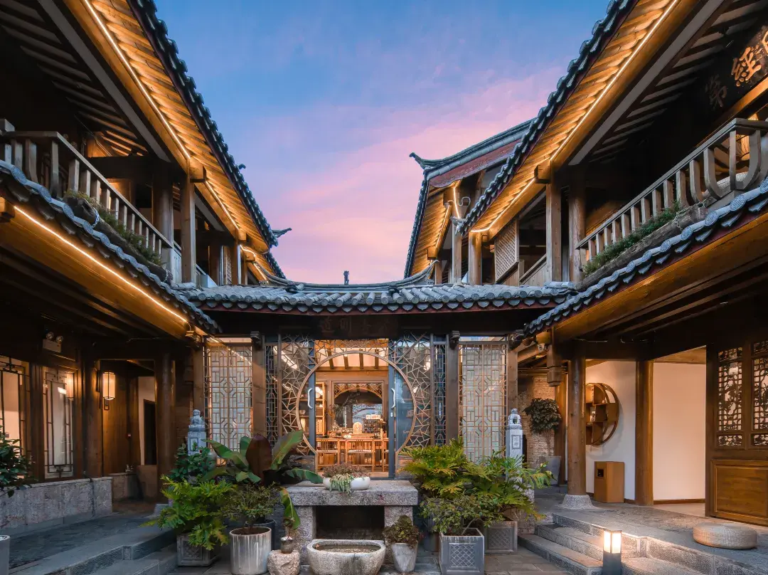 Xiheyuan · Medieval Aesthetic Villa Sunlight Courtyard Hotel - Lijiang