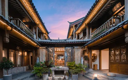 Xiheyuan · Medieval Aesthetic VILLA Sunlight Courtyard Hotel Отели в г. Лицзян