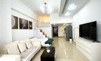 Donghuang House B&B (North Bund Nanjing Road Pedestrian Street)