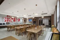Huantang Moshe Hotel (Zhengzhou High-speed Railway East Station)
