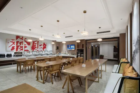 Huantang Moshe Hotel (Zhengzhou High-speed Railway East Station) Отели рядом с достопримечательностью «Henan Agricultural University (Longzihu Campus)»