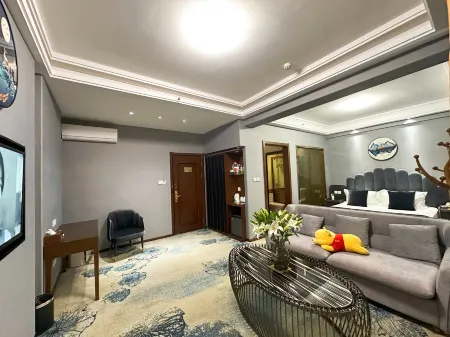 M International Hotel (Shazhou Night Market)