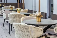 โรงแรมโฮมอินน์ พลัส (ศาลาว่าการเทศบาล ถนนจิงฉี ไหลหยาง)