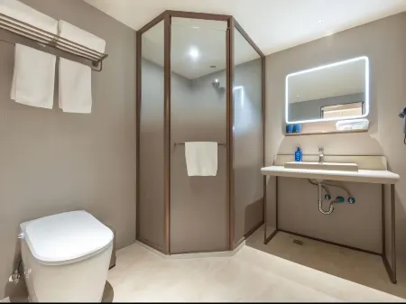 HanTing Hotel (Xi'an Bell Tower North Street Subway Station)