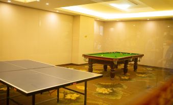 Huaxian Jinlong Business Hotel (Huayi High-speed Railway Station)