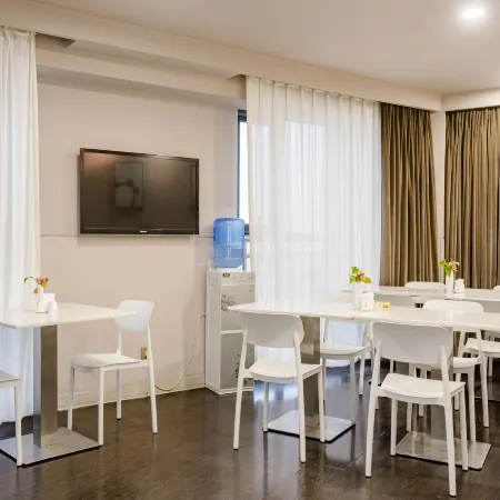 Jinjiang Star Hotel (Xintiandi Branch, Luohe Railway Station)