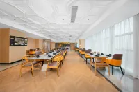 Vienna International Hotel (Luxian High Speed Railway Station Government Affairs Center) Hotel di Lu County