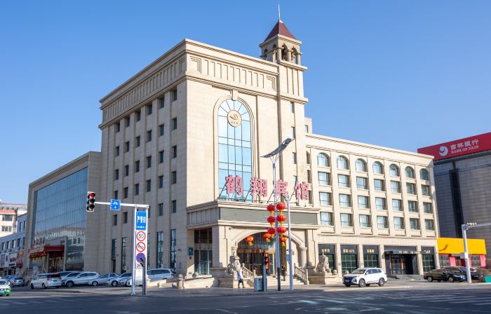 Baicheng Hexiang Hotel (Civic Plaza Haiming East Road Pedestrian Street Store)