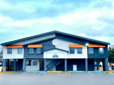 Days Inn & Suites by Wyndham Port Huron Hotels in St. Clair County