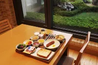 โรงแรมไพน์โกรฟ - พร้อมอาหารเช้า