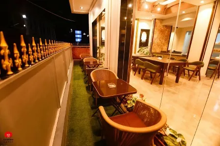 Lakhey Hotel