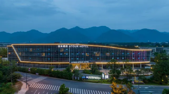 杭州桐廬市中心廣場城南路亞朵酒店