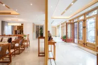 Yunshuiju Homestay (Kaifeng Millennium City Park Wansui Mountain Wuxia City)