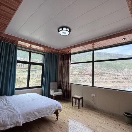 Yangda Homestay (Daocheng Visitor Center)