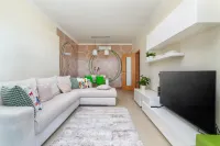 Bnb Homes Ocean View Apartment with Comfortable Terrace, 2 Swimming Pools & Tennis Court