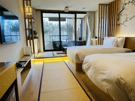 KUMONOUE FUJI HOTEL Отели рядом с достопримечательностью «Lake Kawaguchi Konohana Museum»