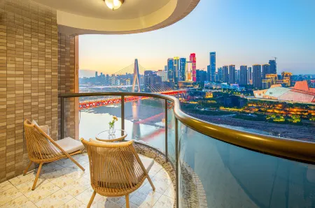Nuanyu Riverview Homestay (Chongqing Jiefangbei Hongyadong Branch)