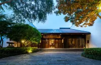 Lingshan Vihara Hotels in Mashan Scenic Area
