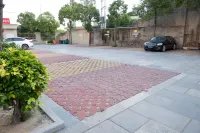 HUA YU BUSINESS HOTEL - parking
