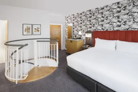 DoubleTree by Hilton Manchester Piccadilly Отели рядом с достопримечательностью «Библиотека Портико»