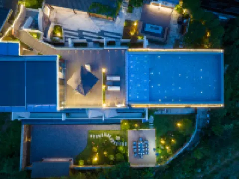 Avatar Hilltop Resort Hotels near Bailong Elevator