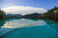 Cliff Hotel Hotels in Luocheng