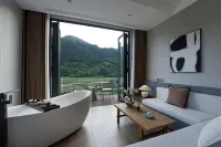 Floral Hotel · Yun Chu Xi Yin Hotel (Huangling Scenic Area Ropeway Shop)