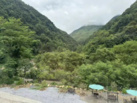 Yizhang Yunfeng・Brook|Shanshuijian Linxi Banshan Homestay