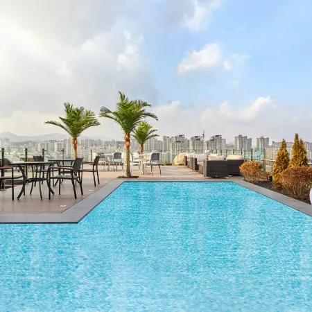 Hotel Skypark Central Seoul Pangyo Отели рядом с достопримечательностью «Станция метро Sunae»