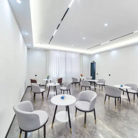 Dreyfu Cinema style Hotel (Maitreya Qinglai Park Giant Century Square Branch)