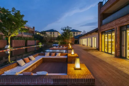 PEARL RIVER HOUSE Hotels near Zhujiajiao Station