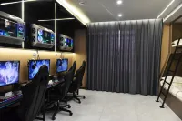 Snowman E-sports Hotel