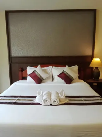 Hong Feng 168 Villa Hotel Отели рядом с достопримечательностью «Wat Tham Praditsathan»