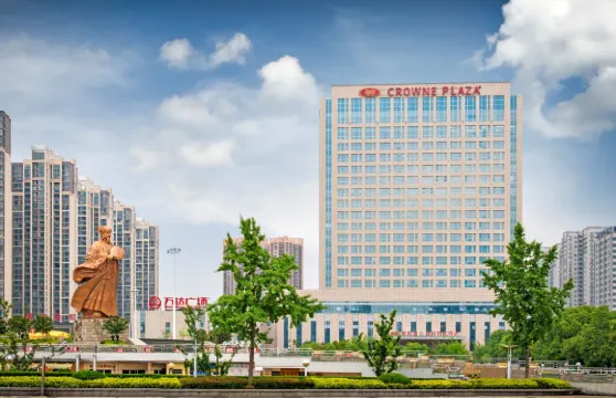 襄陽富力皇冠假日酒店（諸葛亮廣場萬達廣場店）