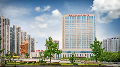 كراون بلازا شيانغيانج باي آيتش جي فنادق في 