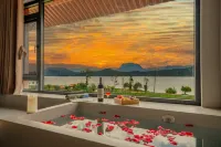 瀘沽湖觀山海·湖畔度假飯店（蒗放碼頭店）