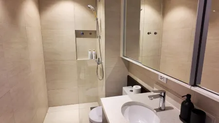 Dominiks Silent and Quite Classic 1 Bedroom 47 Sqm Tambuli Pool Balcony Beach Mactan up to 6 People Отели рядом с достопримечательностью «Мактан»