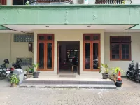 DeKuningan House Hotels near 2 AXA Tower