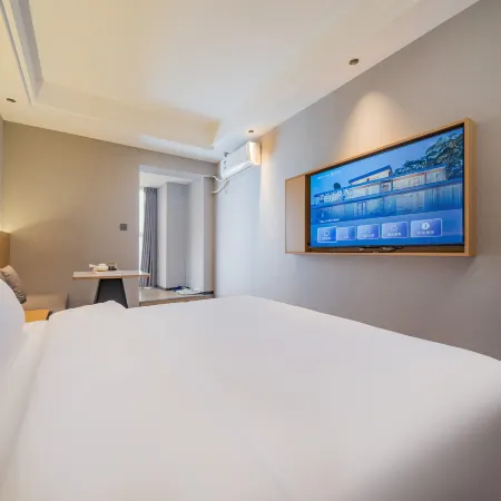 Lydia Hotel (Chengdu East Railway Station)