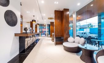 4. Phuket M..
