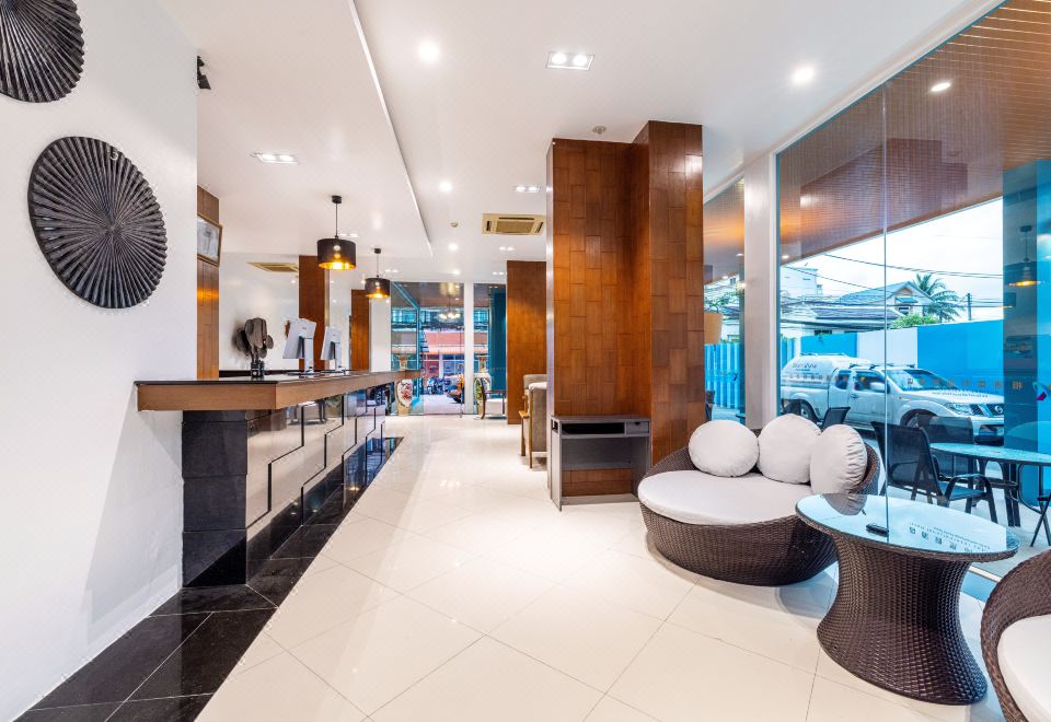 3. Phuket M..