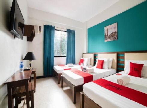 RedDoorz Plus near Rizal Junction