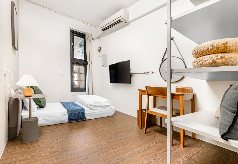 Harmony Inn의 아름다운 외관과 주변 풍경입니다.