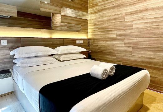 호텔 빌라 세렘반